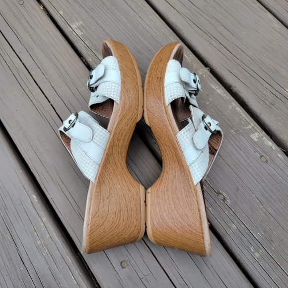 Dansko Jessie White Leather Cream Houndstooth 2 Strap Buckle Heeled Sandals 39 - Picture 3 of 9